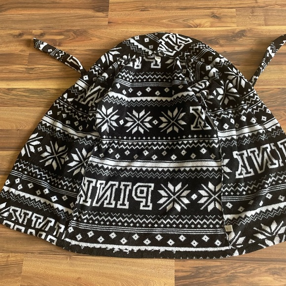 Pink Victoria’s Secret plush robe - Picture 5 of 12